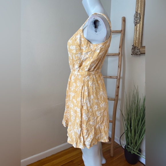 Abercrombie And Fitch Yellow And White Floral Ruffle Bottom Mini Dress Lg - Picture 2 of 6
